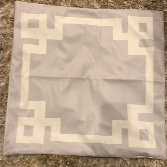 STUNNING GRAY PILLOW - Picture 6 of 8